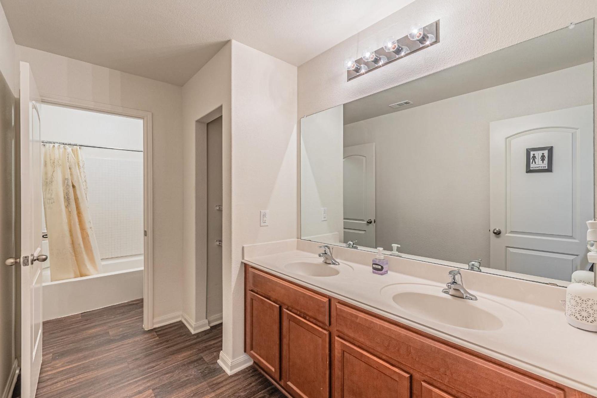 Luxury 5Br Dallas Retreat With Business Amenities - Perfect For Business Travelers, Families & Groups Экстерьер фото